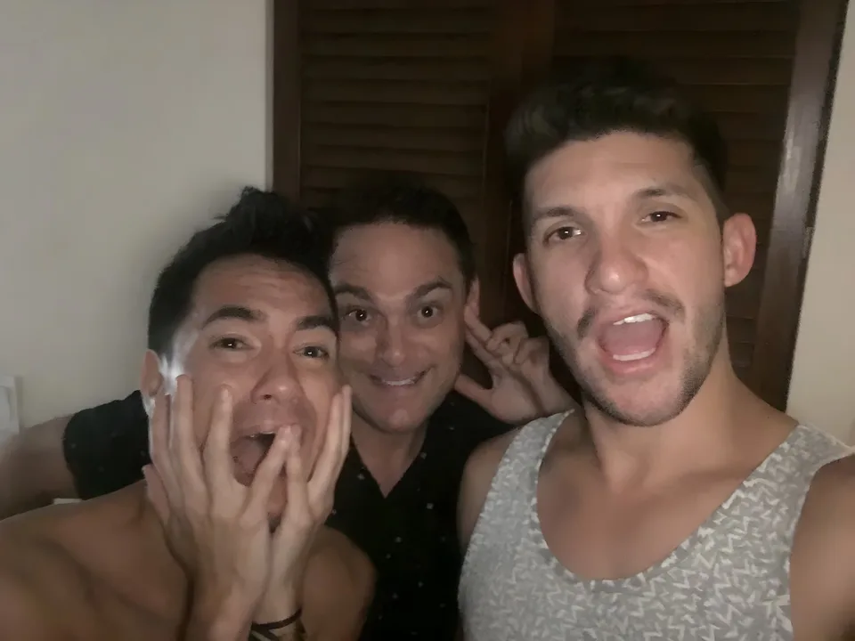 bedroom selfie three friends